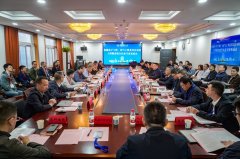 <b>西南交通大学董大伟传授、交通大学范瑜传授别</b>