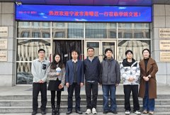 <b>配合鞭策两边合做走</b>